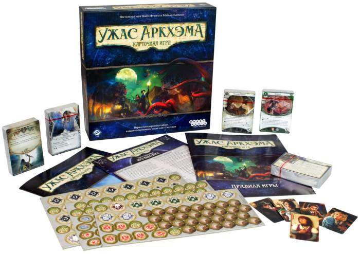 Коробка и компоненты настольной игры Ужас Аркхэма. Карточная игра