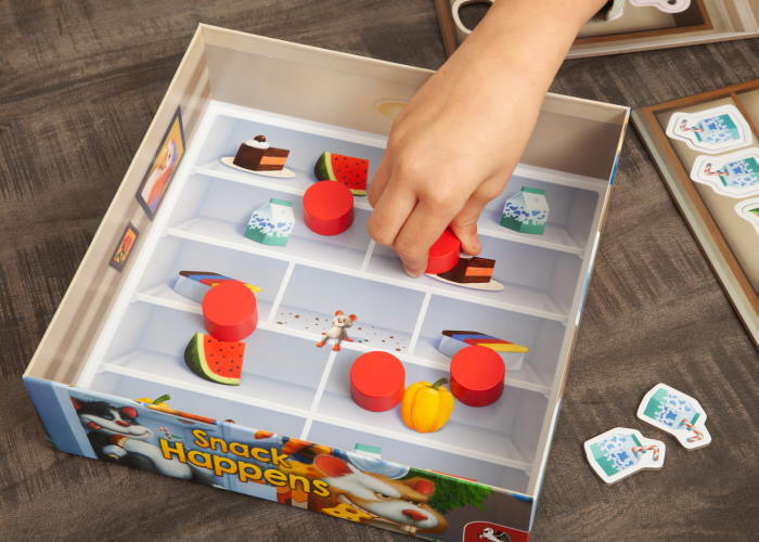 Игровые компоненты настольной игры Snack Happens (англ.)